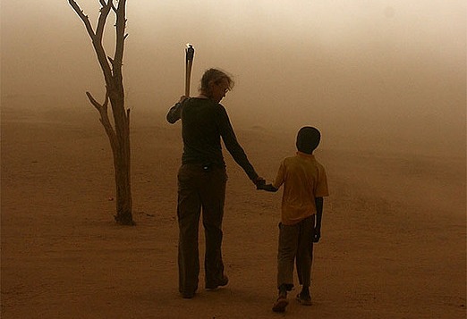 Mia Farrow with Darfurian refugee at Olympic Dream for Darfur torch relay commencement