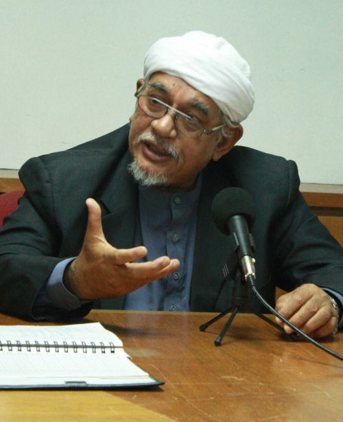 Courtesy of Harakah Daily - http://en.harakahdaily.net/index.php/headline/7452-hadi-douses-sectarian-flame-fears-syrian-struggle-losing-focus.html