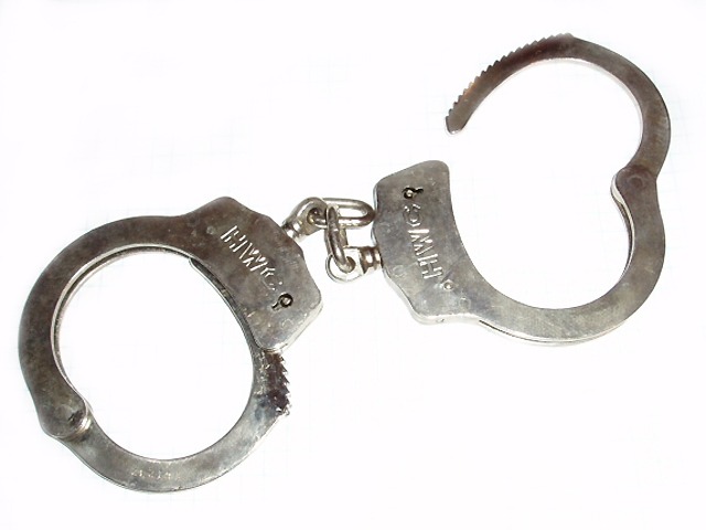 Police_handcuffs_alt