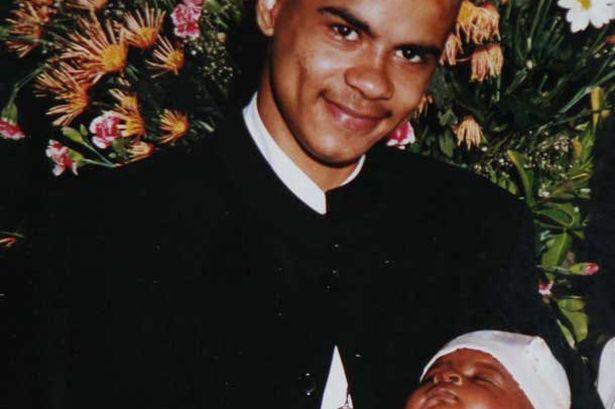 mark-duggan-with-his-first-child